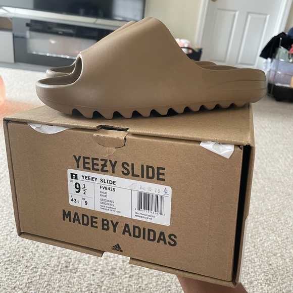 CORE YEEZY SLIDES main image 3